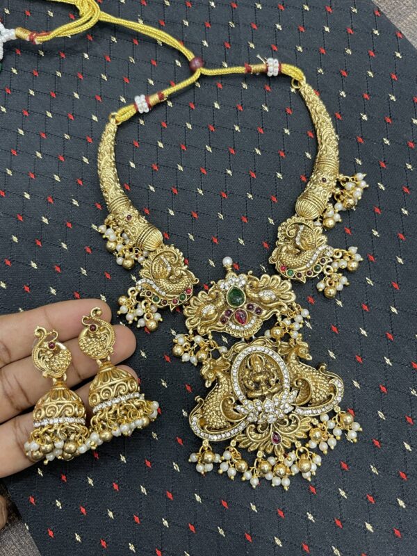 ANTIQUE NECKSET