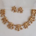 ANTIQUE NECKSET