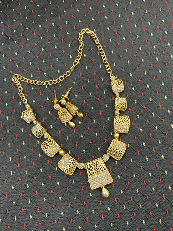 NECKSET
