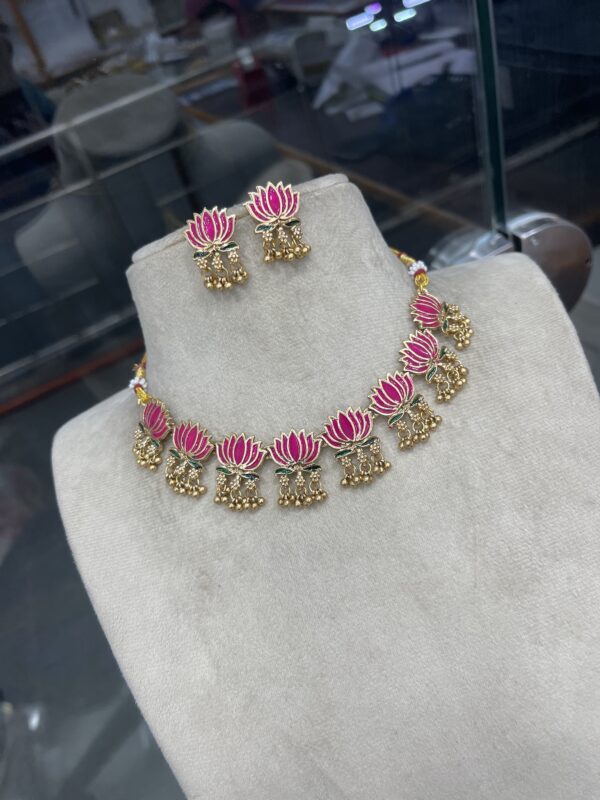 NECKSET