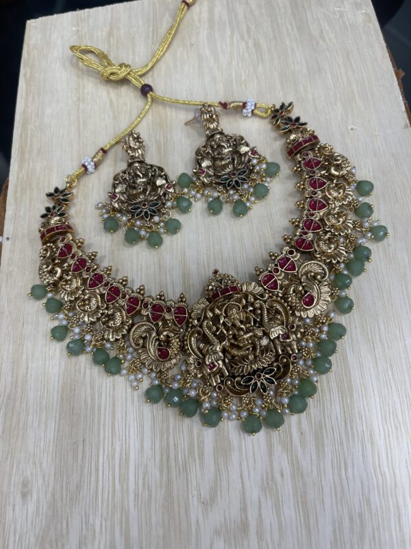 NECKSET