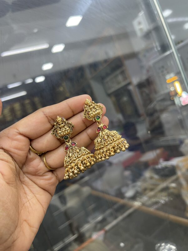 EARING