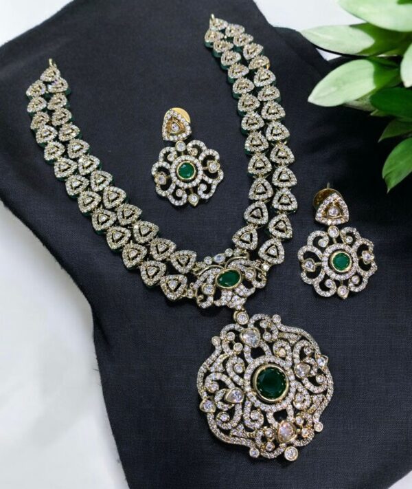 NECKSET