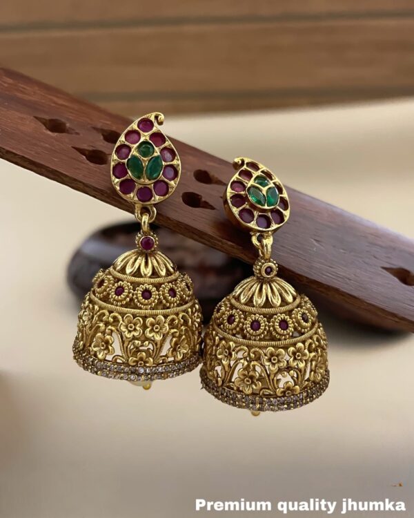 EARING E07