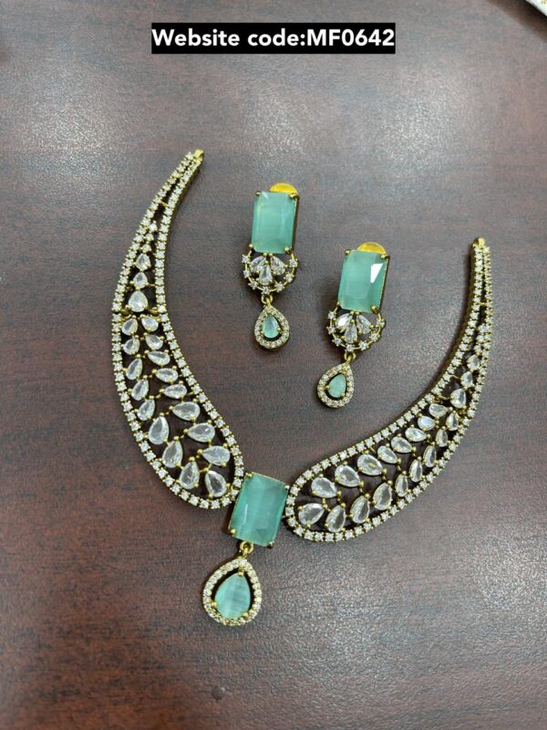 VICTORIAN NECKSET MF0642