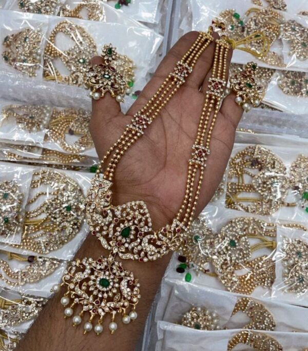 3 LINE QUEEN HARAM