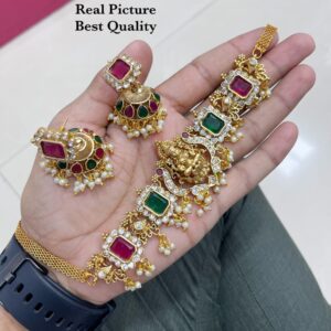 ATTRACTIVE CHOKER