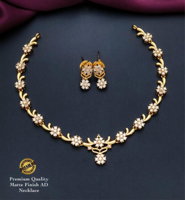 LEAF BASED PREMIUM NECKSET