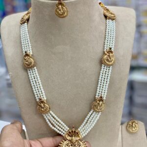 LAKSHMI PENDANT IN WHITE BEADS HARAM MF1197