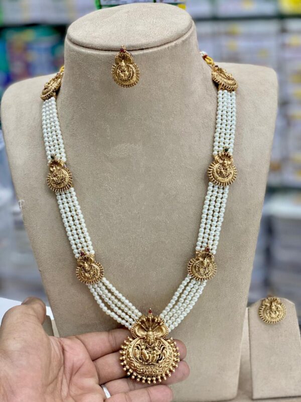 LAKSHMI PENDANT IN WHITE BEADS HARAM MF1197