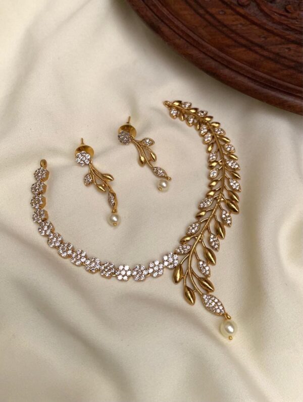 LEAF WITH FLOWER COMBINED NECKSET