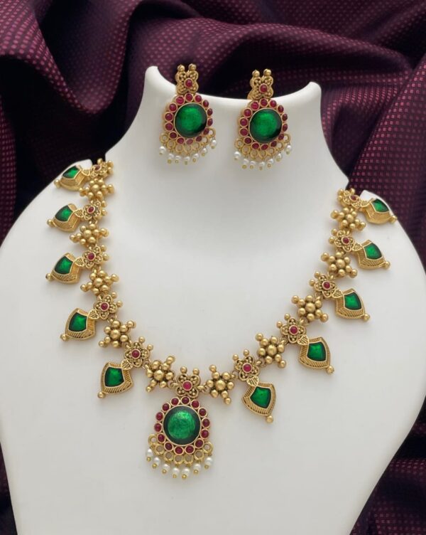 KERELA NECKSET IN GREEN MF2113