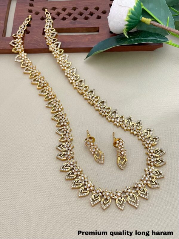 DIAMOND INSPIRED LEAF SHAPE HARAM MF009