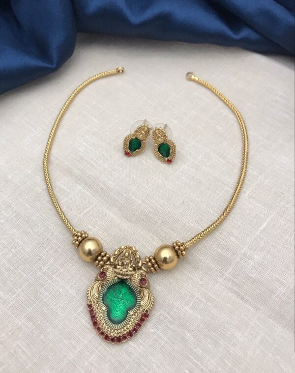 ANTIQUE MID HARAM GREEN STONE MF2363