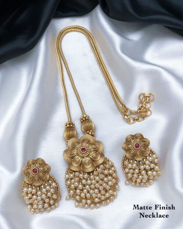 MID HARAM PEARL PENDANT