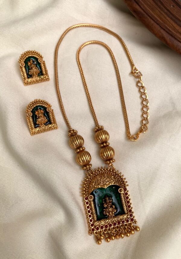 TRI SHAPE LAKSHMI PENDANT - GREEN