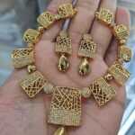 BOX MODEL GOLD REPLICA NECKSET