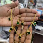 5 MANGO PALAK PENDANT IN CHAIN MF3008