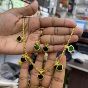 5 MANGO PALAK PENDANT IN CHAIN MF3008