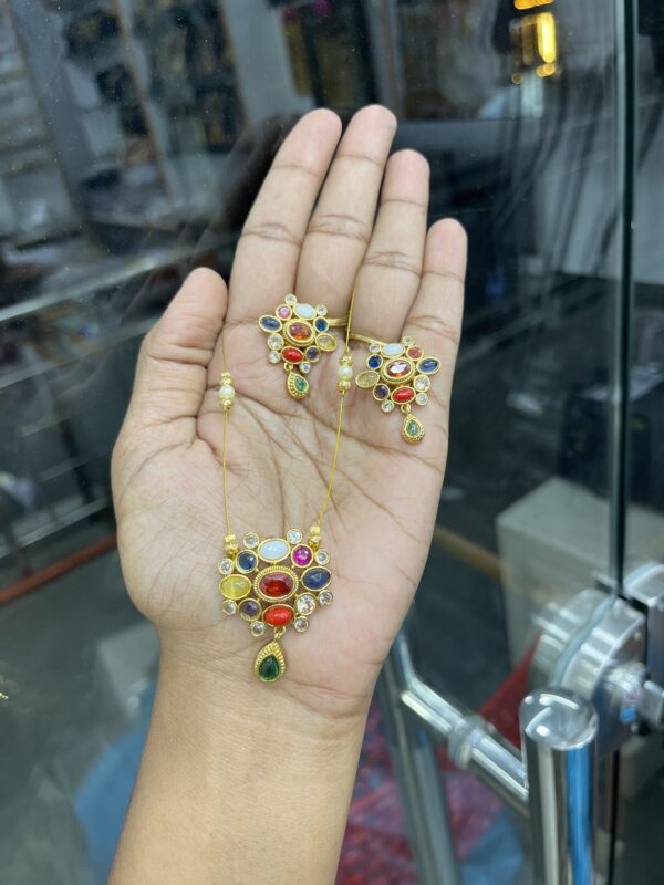 INVISIBLE NAVARATHNA PENDANT MF2566