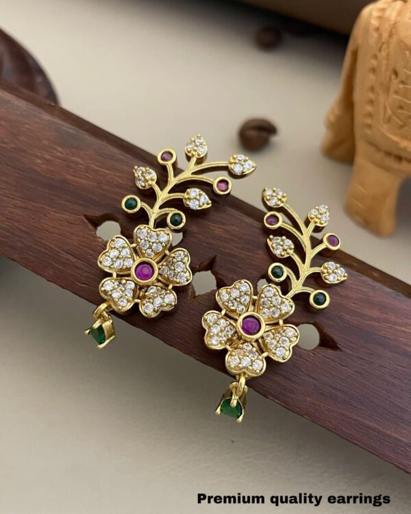 BLUETOOTH EARING IN FLOWER DESIGN