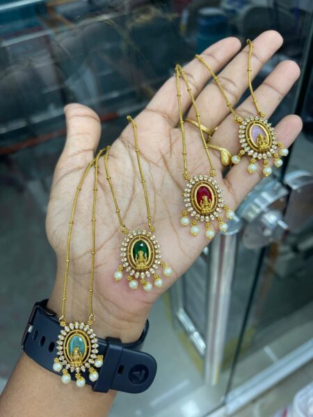 OVAL SHAPE LAKSHMI PENDANT CHAIN MF2401