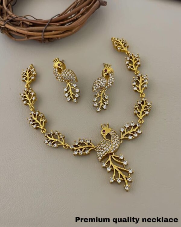 GOLD PRELICA AD PEACOCK DESIGN NECKSET