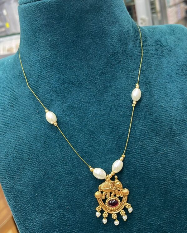 INVISIBLE ELEPHANT NECKSET