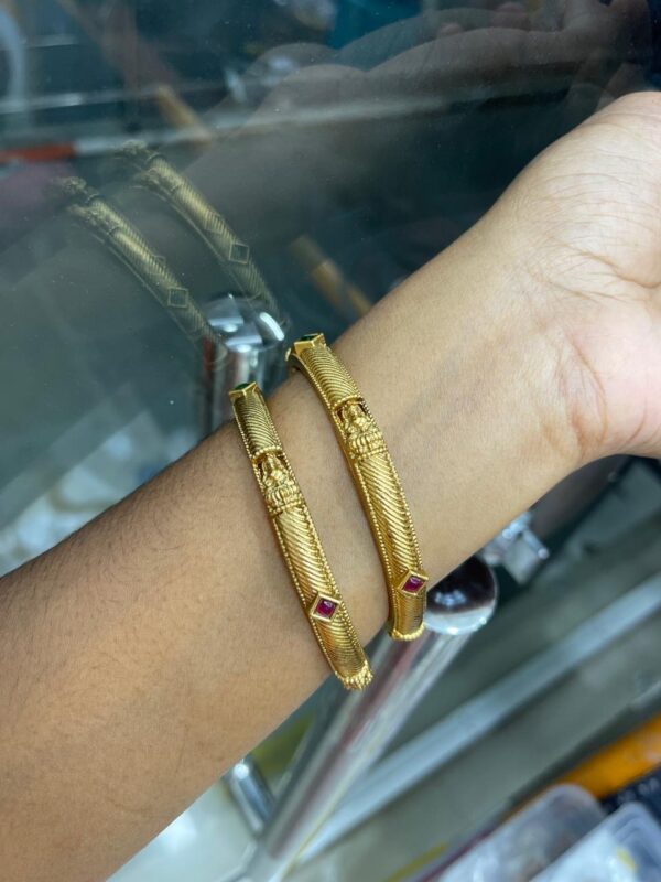 SUPERB LOOK LIKE GOLD BANGLE MF1528
