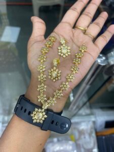 STAR PATTERN NECKSET LOOKS LIKE IMPON WITH AD STONE MF3007