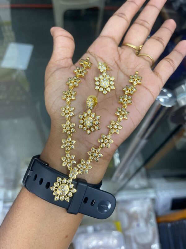 STAR PATTERN NECKSET LOOKS LIKE IMPON WITH AD STONE MF3007