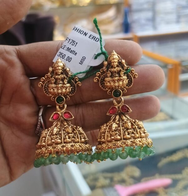 ANTIQUE MINT GREEN HANGING EARING