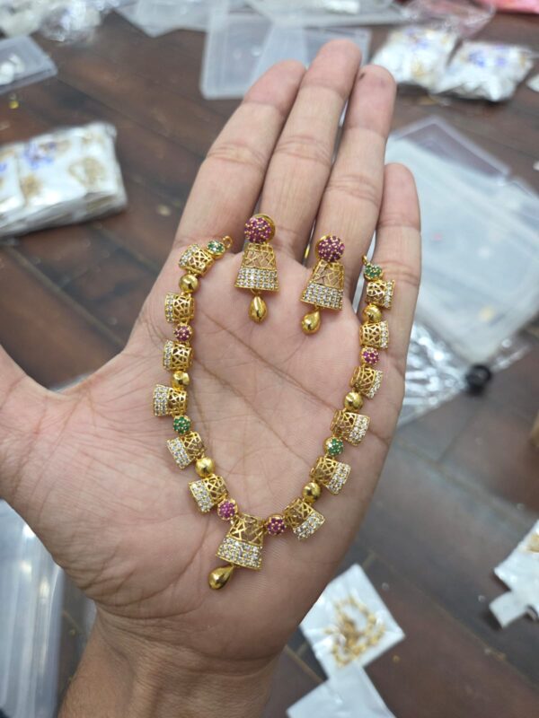 MULTI COLOUR BOX NECKSET