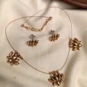 INVISIBLE NECKSET IN LOTUS DESIGN
