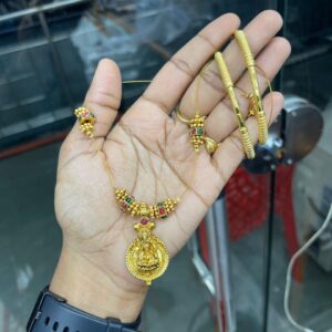 INVISIBLE NECKSET WITH BANGLE COMBO MF2339