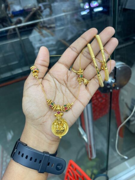 INVISIBLE NECKSET WITH BANGLE COMBO MF2339