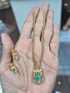 SIMPLE CHAIN WITH ELEPHANT PENDANT WITH MATCHING EARING