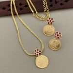 A CHAIN WITH SINGLE COIN PENDANT