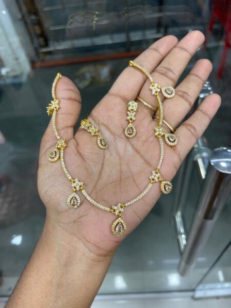 PREMIUM NECKSET IN BUDGET MF3078