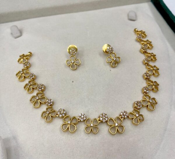 WHITE STONE NECKSET MF3060