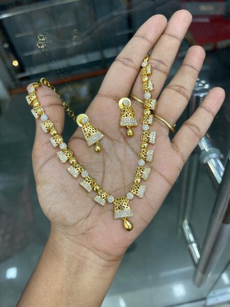 PREMIUM NECKSET IN BUDGET MF3078