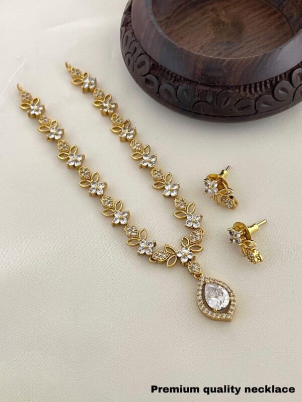 WHITE STONE NECKSET MF3060