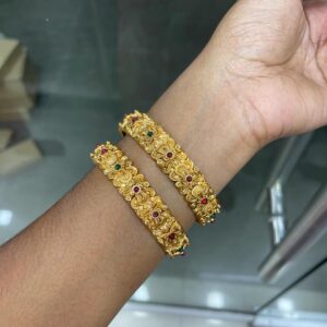 ANTIQUE KADA TYPE BANGLE IN BUDGET RATE MF4085