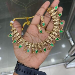 VERY UNIQUE NECKSET MF4088