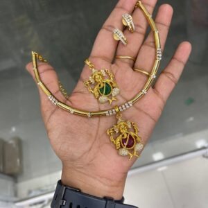 REMOVABLE PENDANT WITH EARING + ATTIGAI WITH EARING ( 1 ATTIGAI, 2 PAIR EARING , 1 PENDANT ) VINAYAGAR Code MF4098