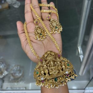 LONG CHAIN WITH 3D PENDANT GOLD INSPIRED MF4095