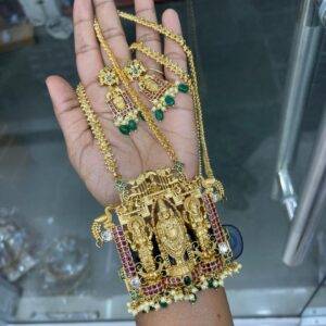 LONG CHAIN WITH 3D PENDANT GOLD INSPIRED MF4095