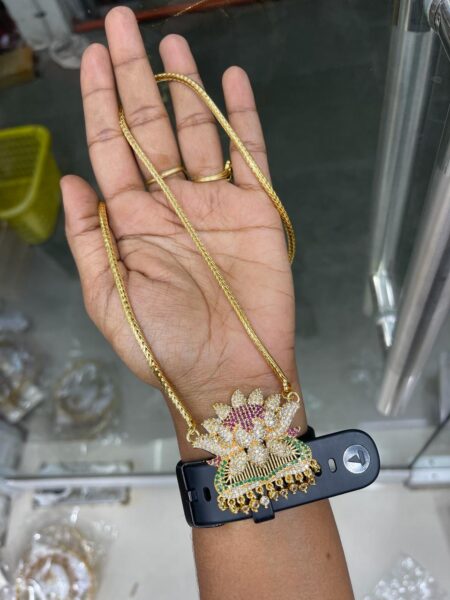 LONG CHAIN WITH  PENDANT GOLD INSPIRED MF4095