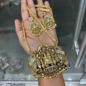 LONG CHAIN WITH 3D PENDANT GOLD INSPIRED MF4095