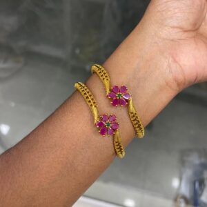 FLOWER DESIGN BANGLE MF4098